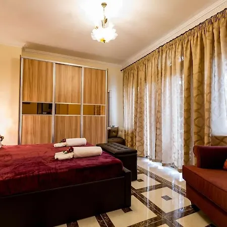 Βίλα Luksuzna Vila Ob Plazi Z Bazenom