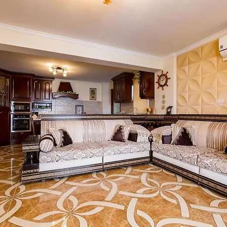 Luksuzna Vila Ob Plazi Z Bazenom Πάφος