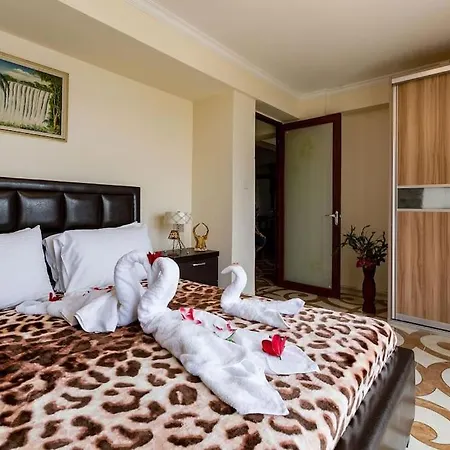 Βίλα Luksuzna Vila Ob Plazi Z Bazenom