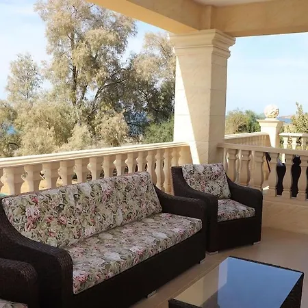 Βίλα Luksuzna Vila Ob Plazi Z Bazenom Πάφος
